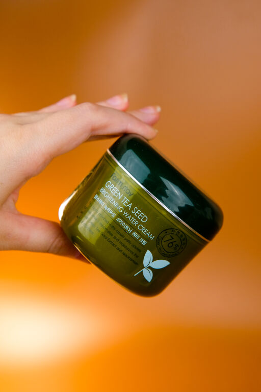 Крем освітлюючий з екстрактом камелії Farmstay Green Tea Seed Whitening Water Cream 100ml